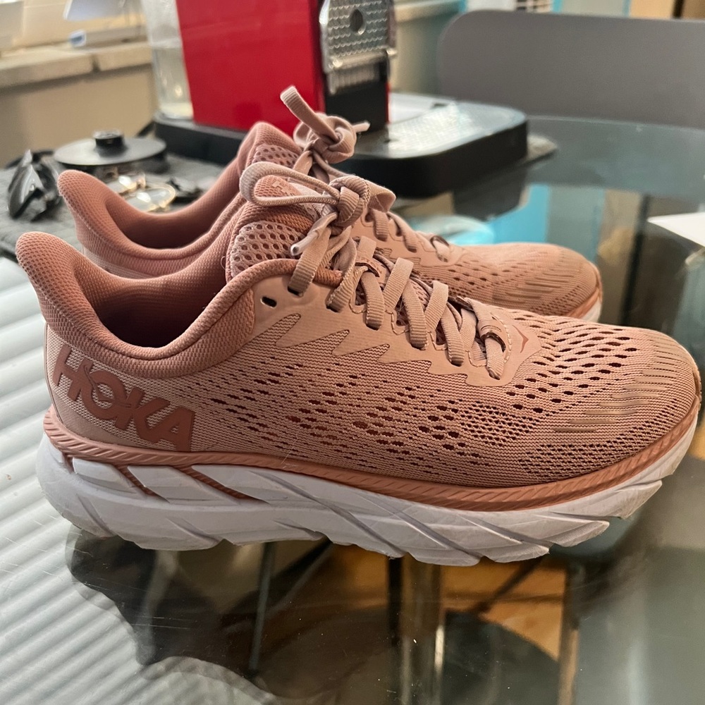 Clifton 7
Misty Rose
Size 5.5
Only warn handful of times